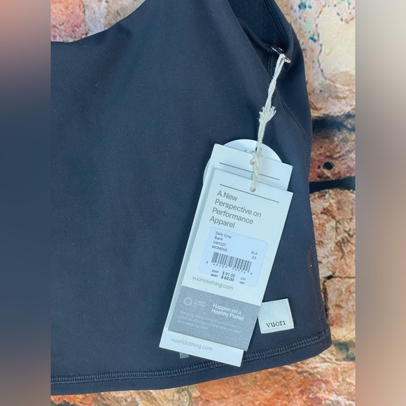 Vuori Daily Crop
Women's BreatheInterlock™ Tank - Picture 7 of 9